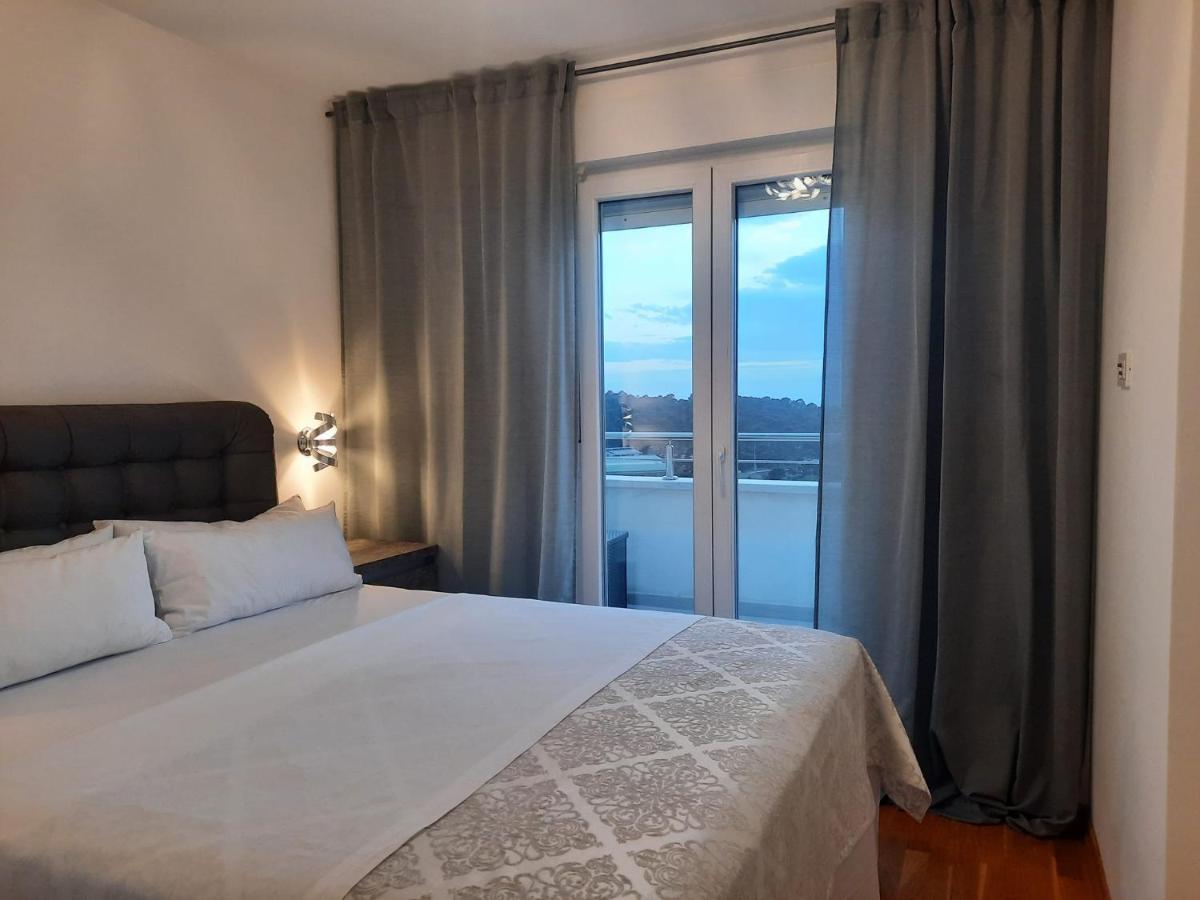 Apartment Anny De Luxe With Sea View Makarska Bagian luar foto