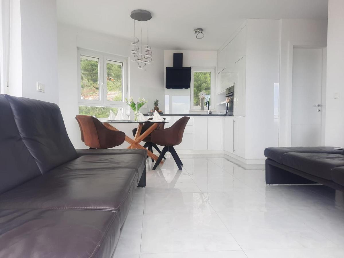 Apartment Anny De Luxe With Sea View Makarska Bagian luar foto