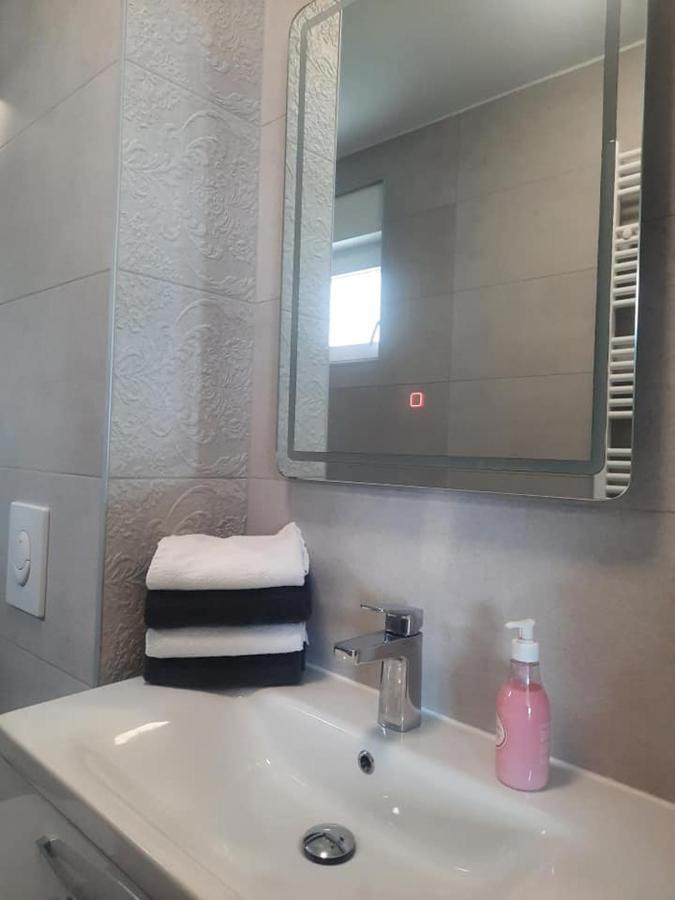 Apartment Anny De Luxe With Sea View Makarska Bagian luar foto