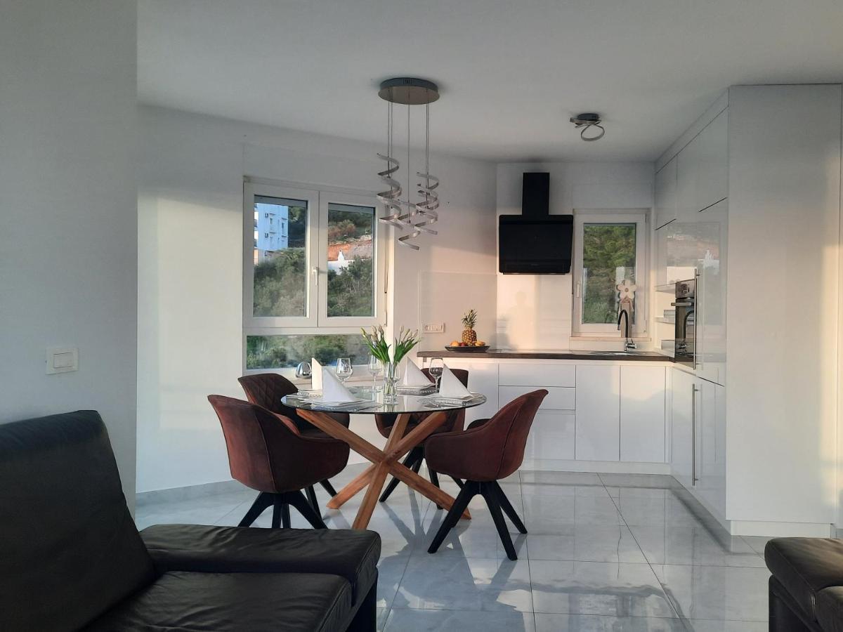 Apartment Anny De Luxe With Sea View Makarska Bagian luar foto